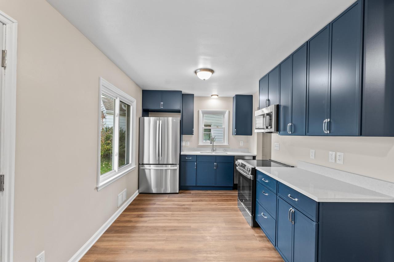 841 N 54th St, Milwaukee, WI 53208