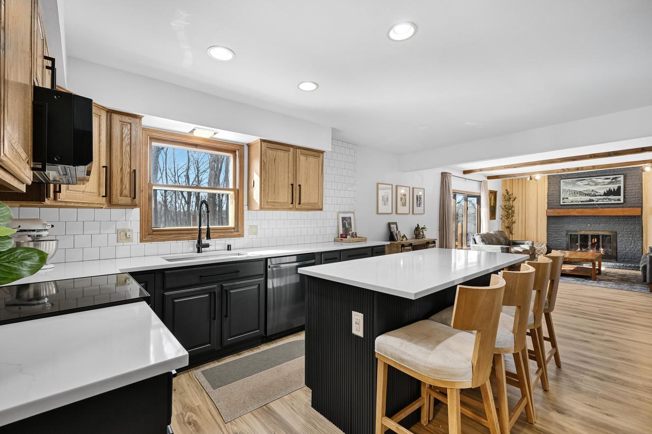 S57W22661 Woodside Ct, Waukesha, WI 53189