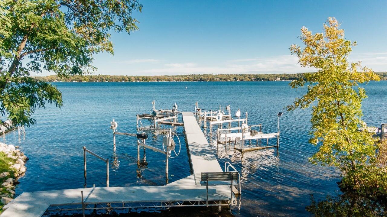 2135 W Shore Dr, Delafield, WI 53018