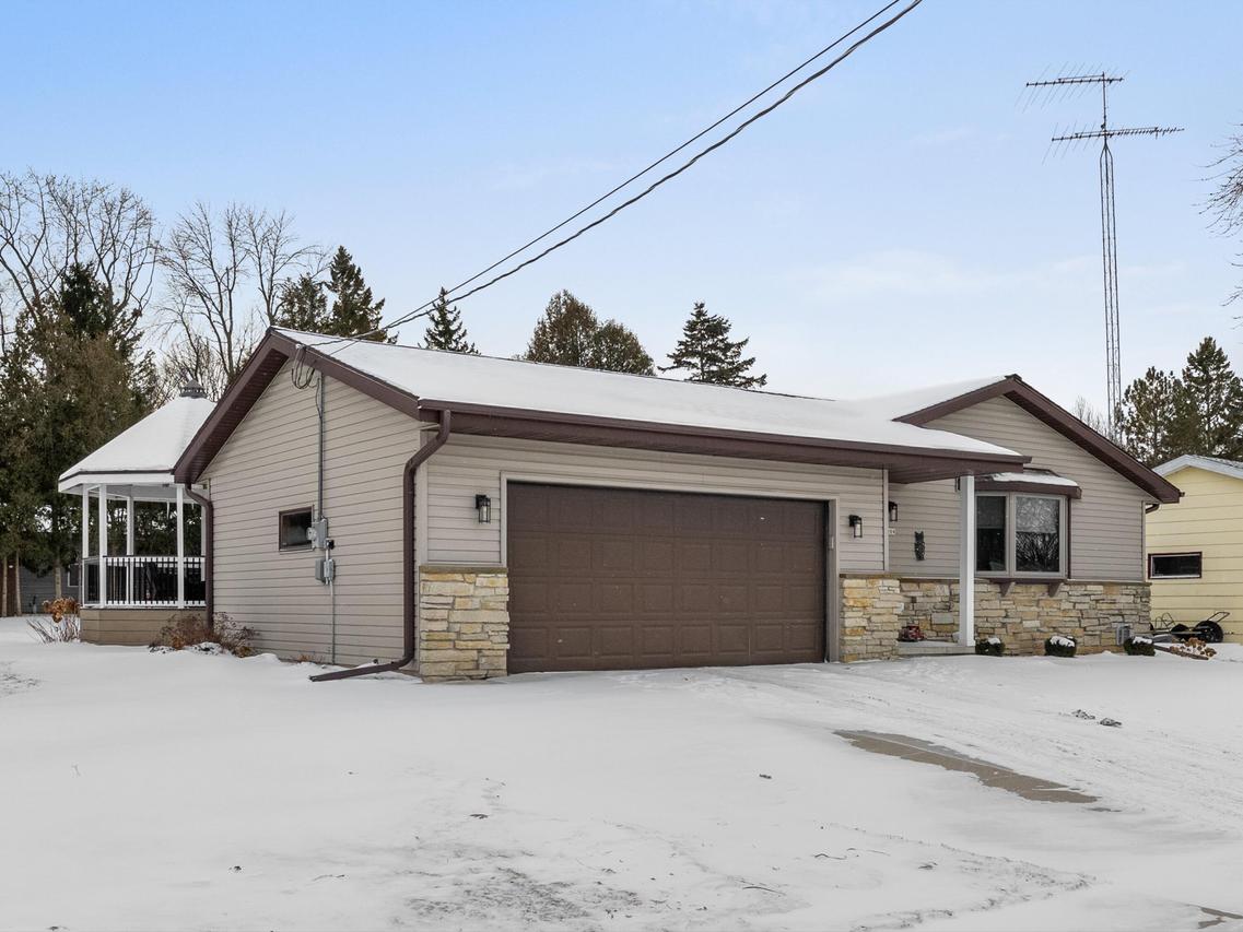 1209 E Thomas St, Manitowoc, WI 54220