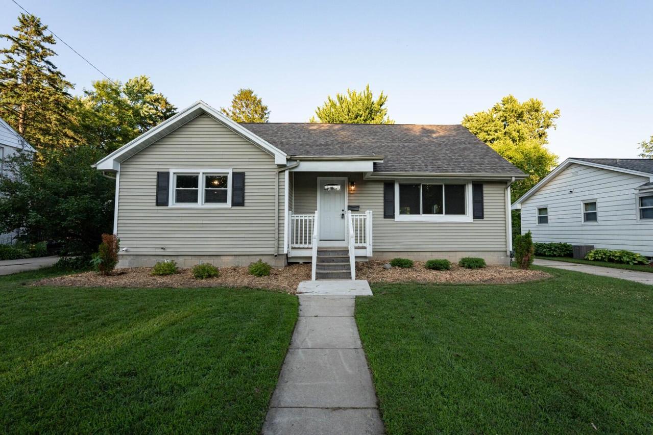 1153 N 11th Ave, West Bend, WI 53090