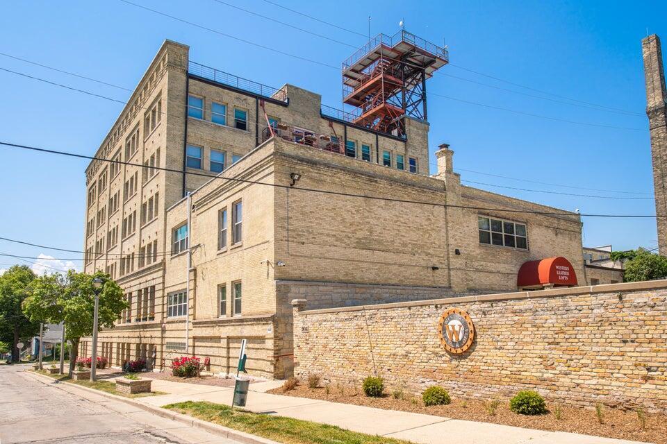 904 E Pearson St #113, Milwaukee, WI 53202