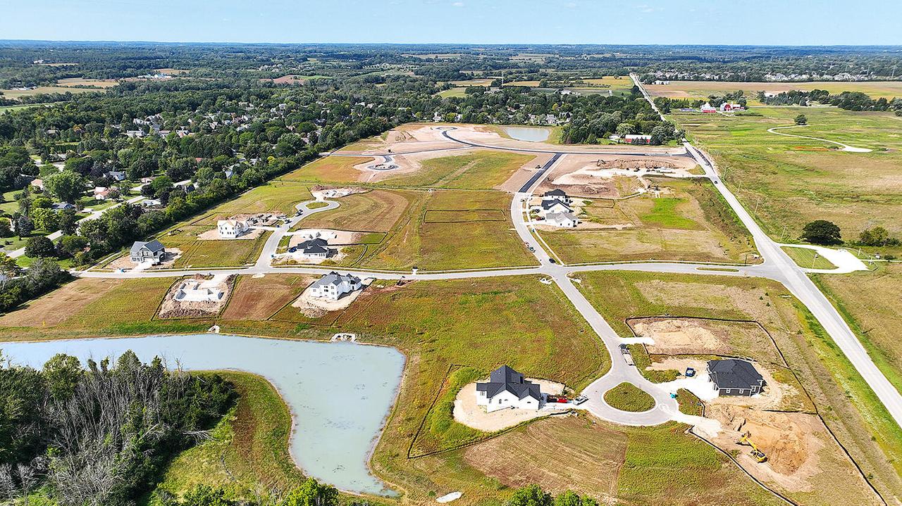 9423 W Huntington Dr #Lt17, Mequon, WI 53097