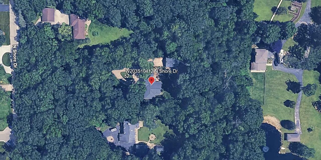 W203S10412 N Shore Dr, Muskego, WI 53150