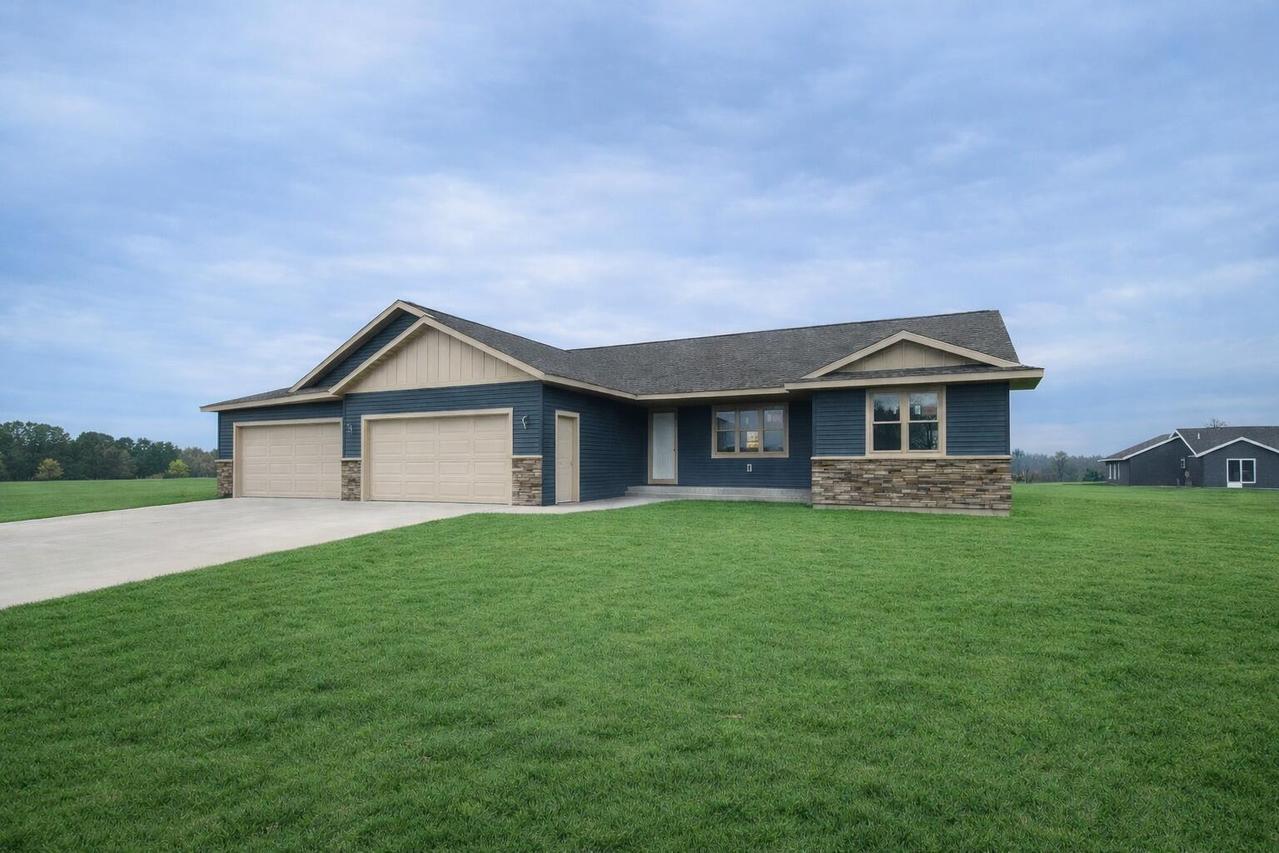 1827 Golden Gate Way, Holmen, WI 54636
