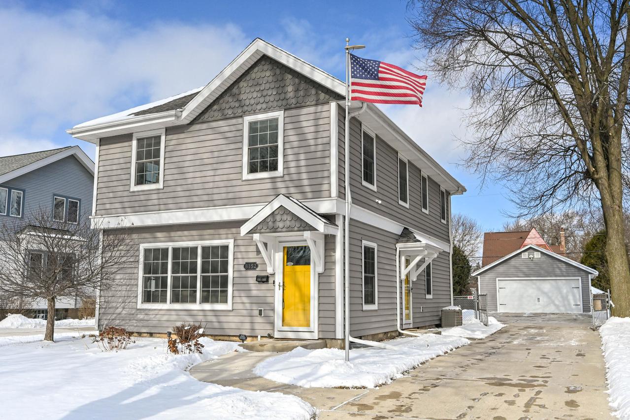 8152 Stickney Ave, Wauwatosa, WI 53213