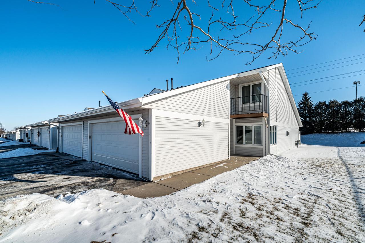 372 Hartford Sq #6, Hartford, WI 53027