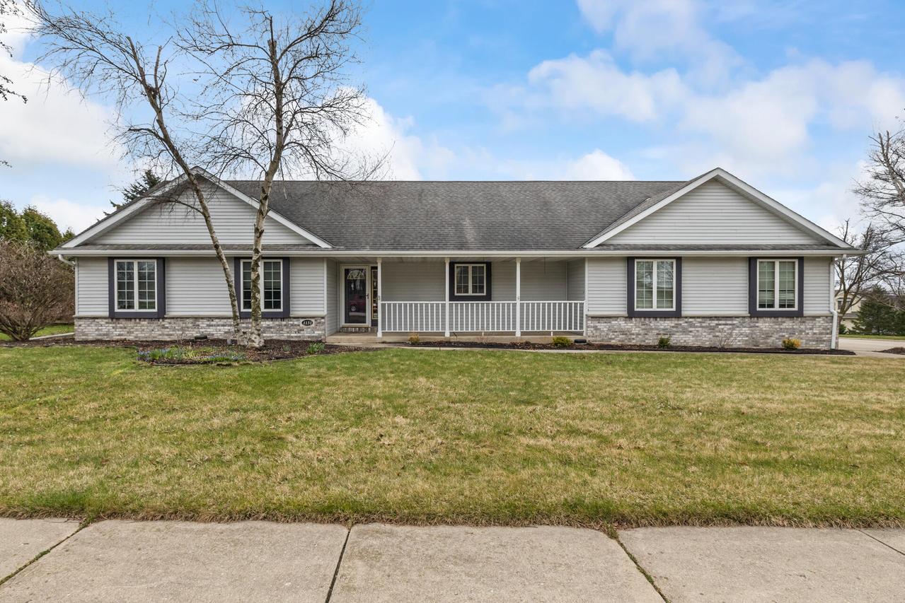 1151 Glacier Pass, Slinger, WI 53086