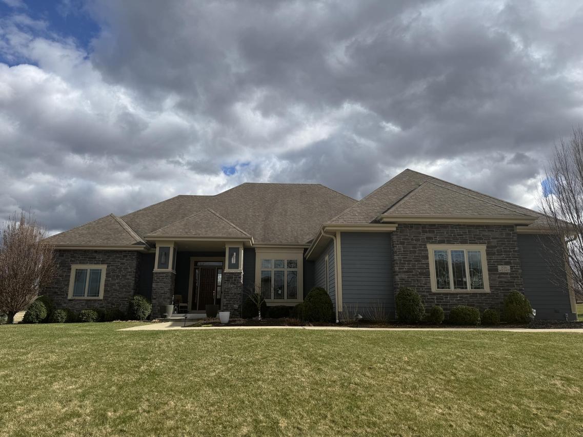 N36W23471 Oak Hill, Pewaukee, WI 53072