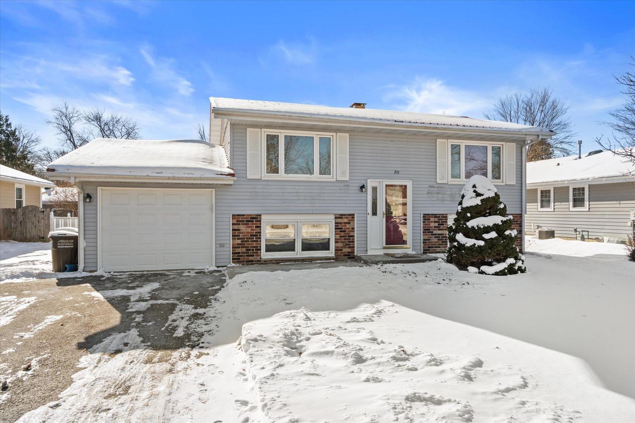 711 E Harvard St, Oconomowoc, WI 53066