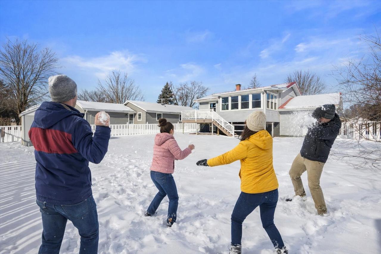 711 E Harvard St, Oconomowoc, WI 53066