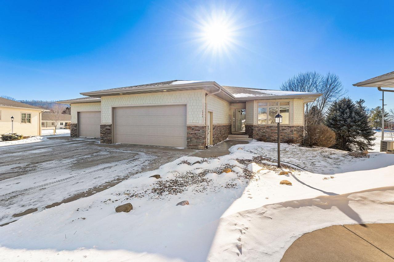 1264 Bentgrass Ct, Onalaska, WI 54650