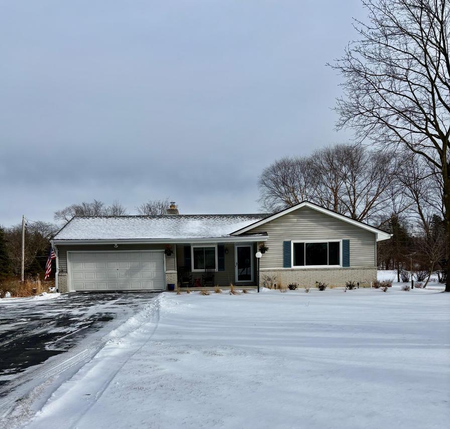 11284 Lake Shore, Mequon, WI 53092