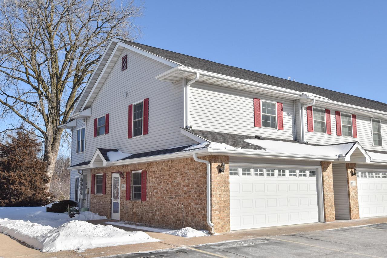 326 Kettle Moraine Dr #1, Slinger, WI 53086