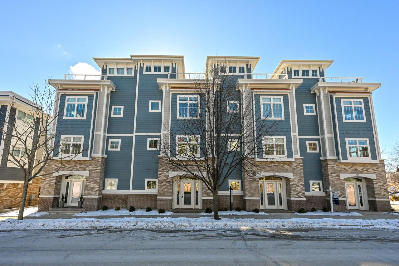 307 E Pier St, Port Washington, WI 53074