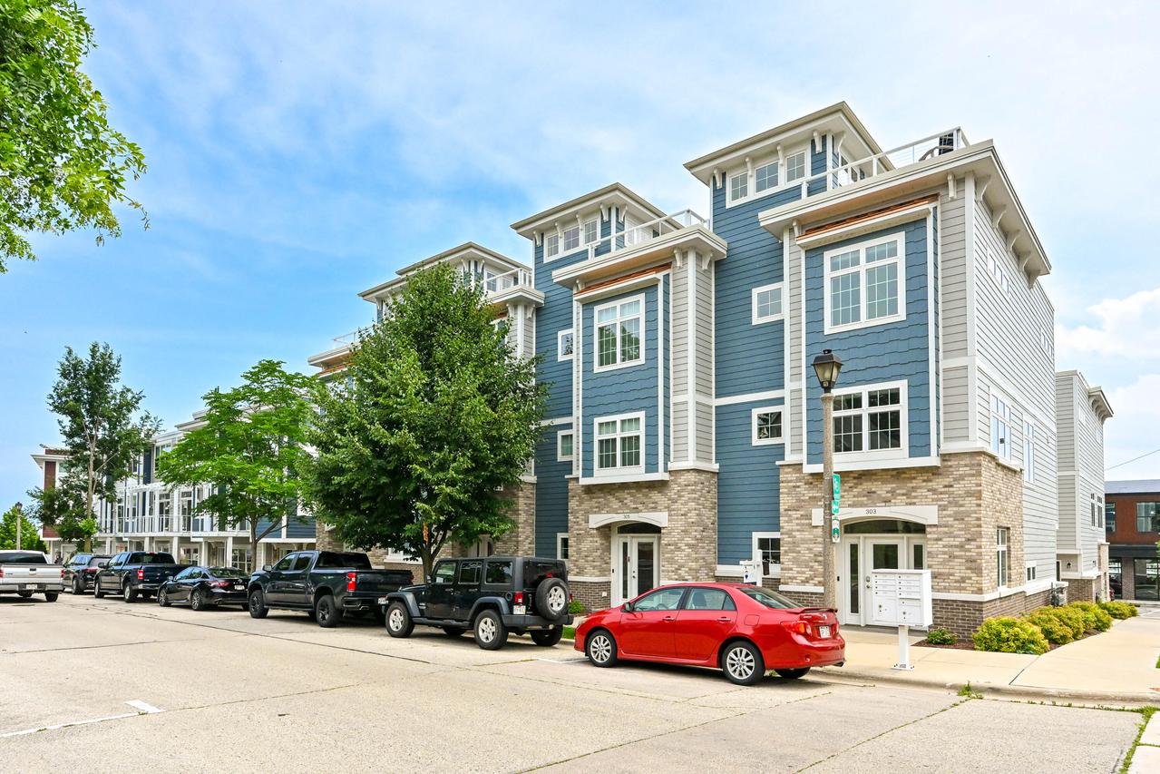 307 E Pier St, Port Washington, WI 53074