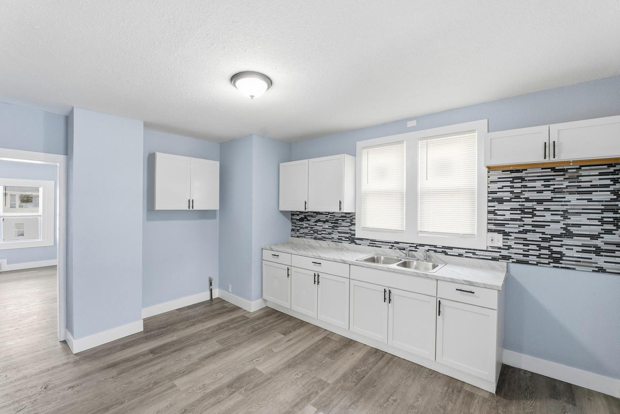 2354 S 16th St, Milwaukee, WI 53215