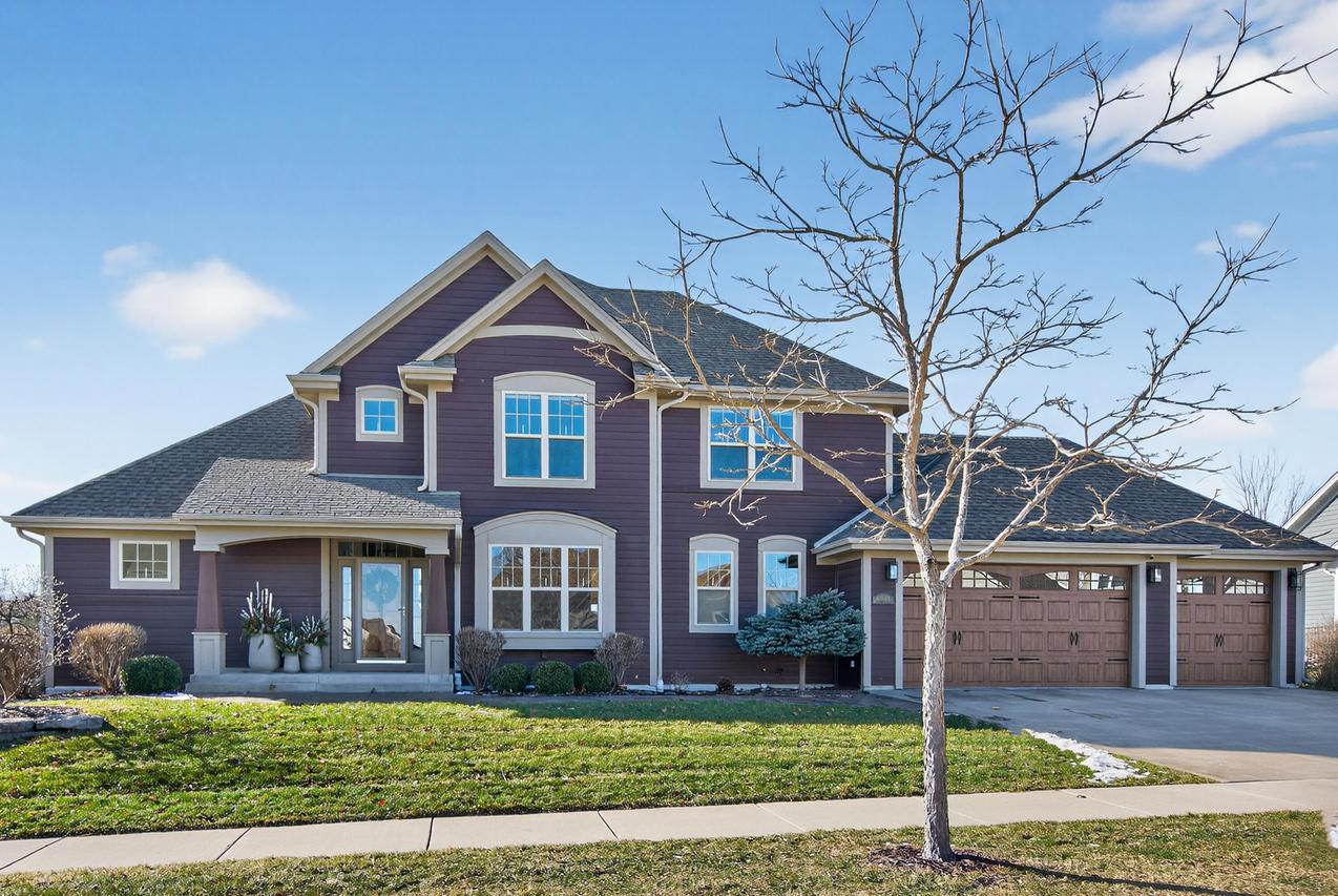 W79N417 Ridgeway Ln, Cedarburg, WI 53012