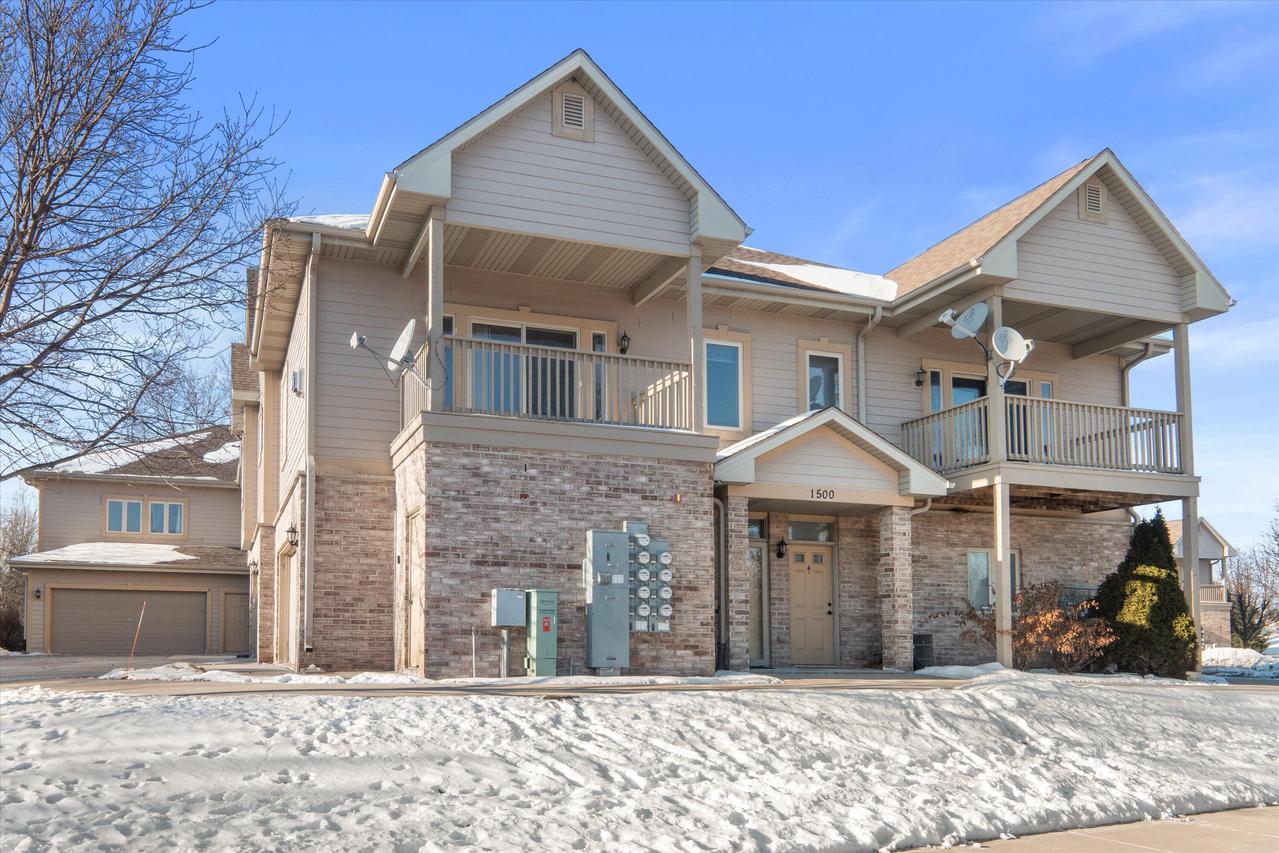 1500 Gabriel Dr #5, Waukesha, WI 53188