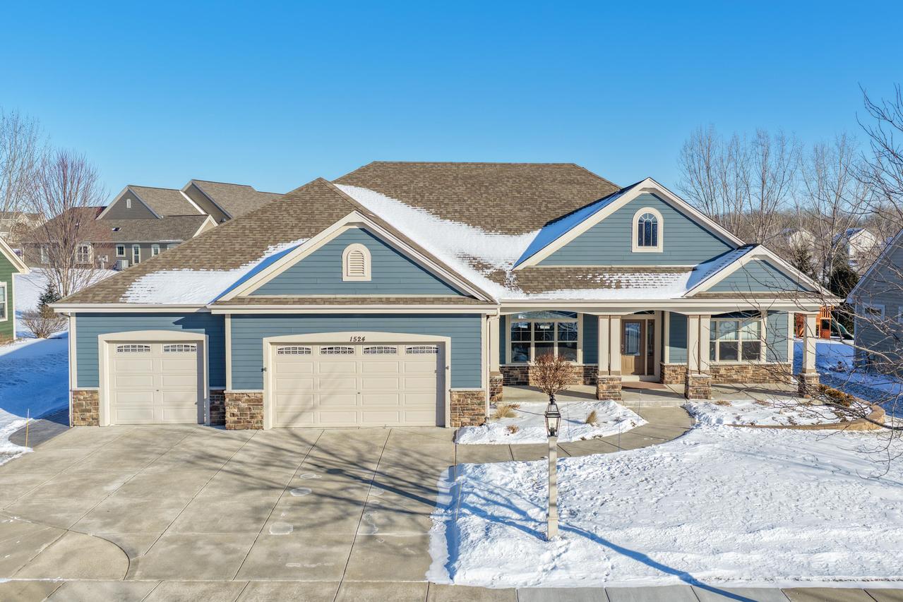 1524 Mohican Trl, Waukesha, WI 53189
