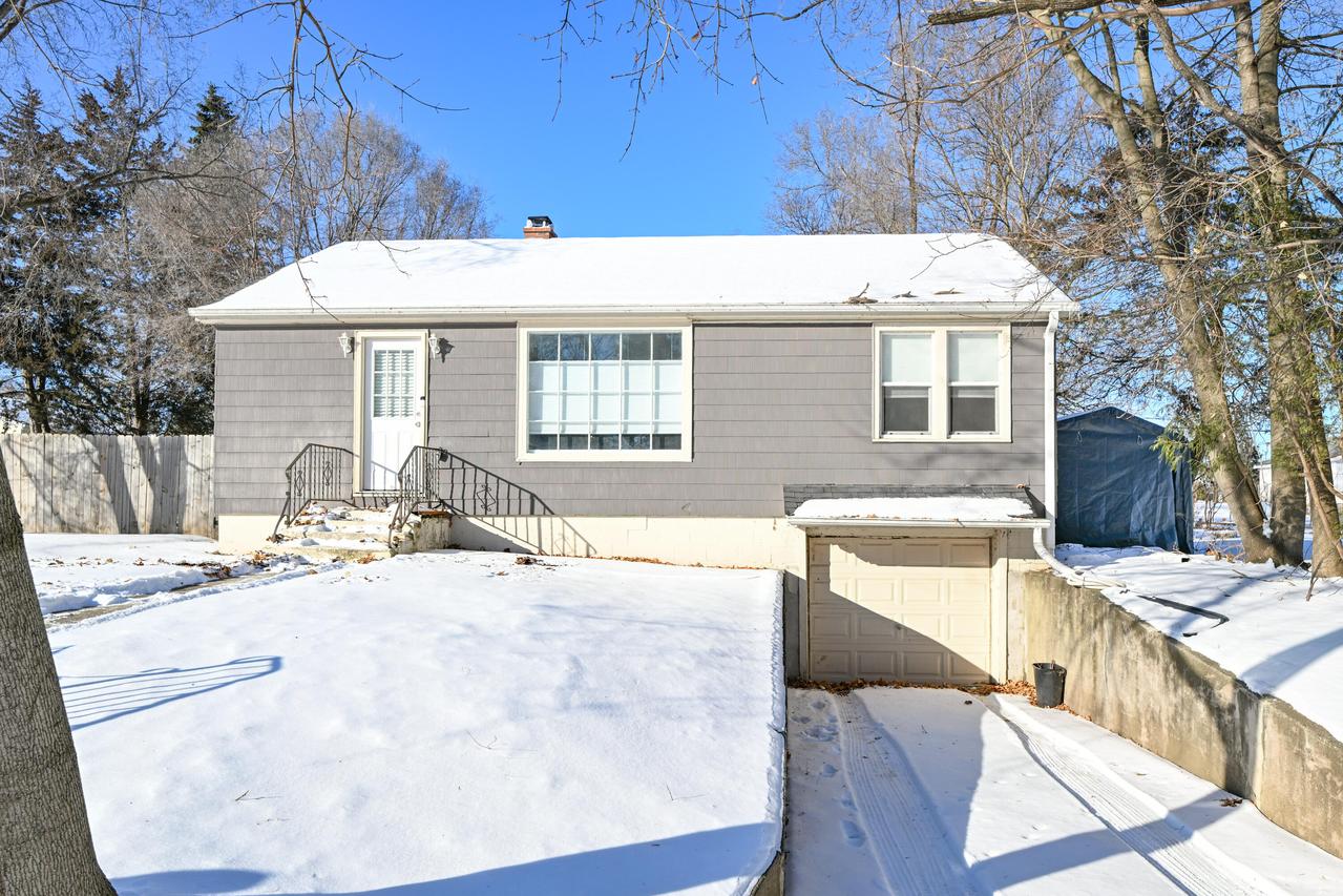 8920 359th Ave, Randall, WI 53181