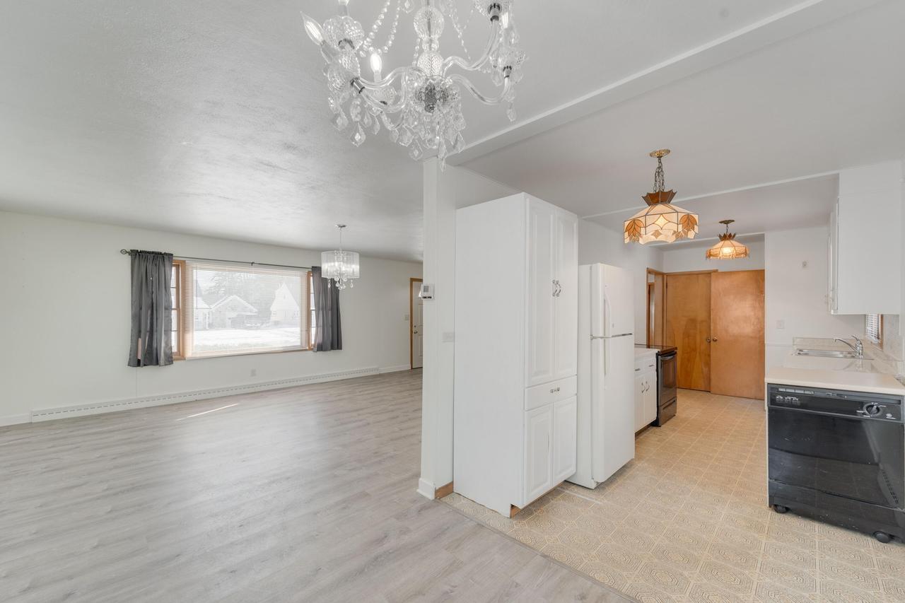 W169N8673 Sheridan Dr, Menomonee Falls, WI 53051