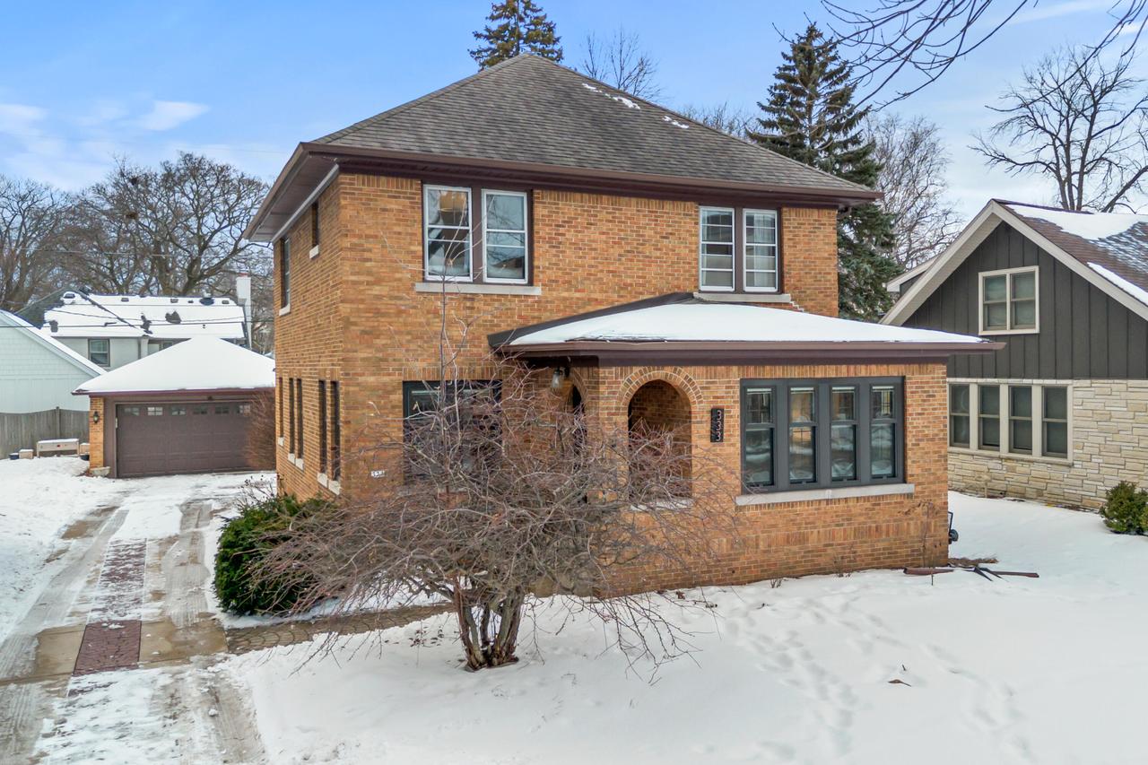 333 E Day Ave, Whitefish Bay, WI 53217