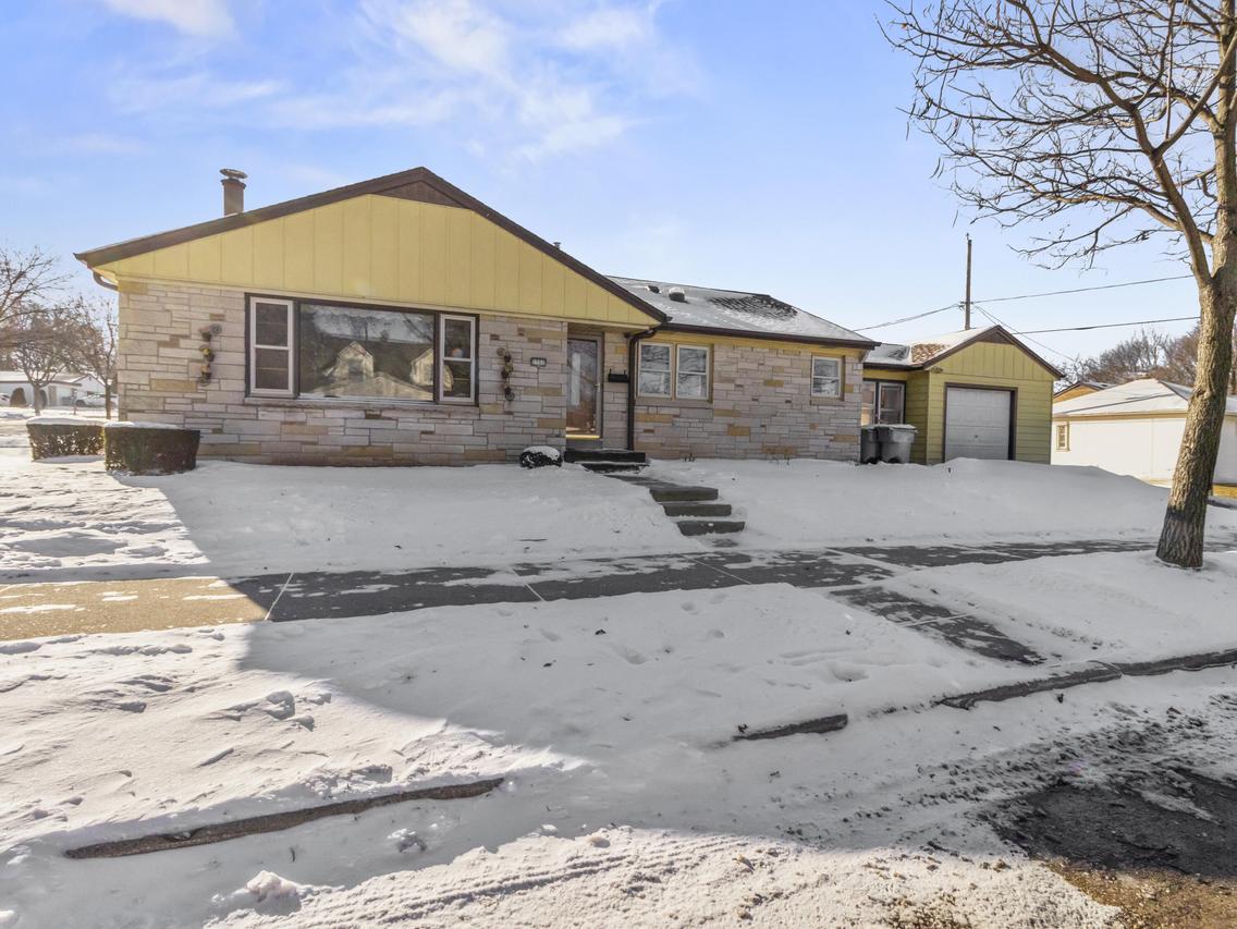 5701 W Stack Dr, Milwaukee, WI 53219