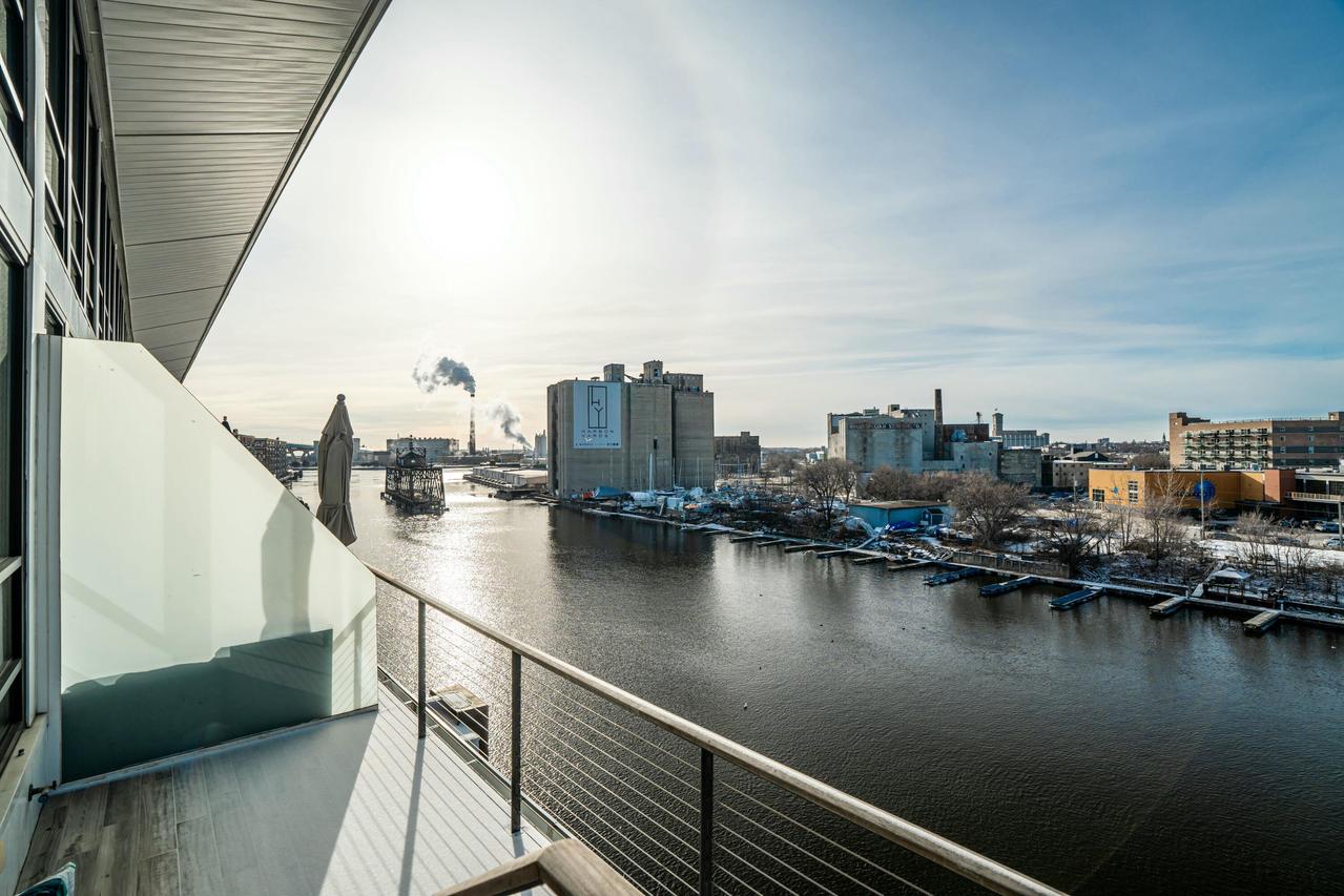 311 E Erie St #411, Milwaukee, WI 53202