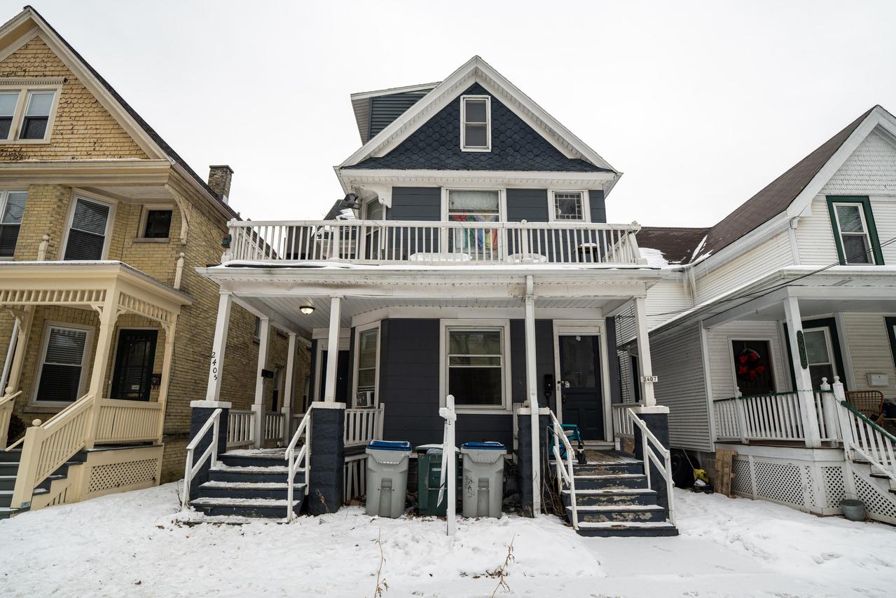 2405-2407 N Frederick Ave, Milwaukee, WI 53211
