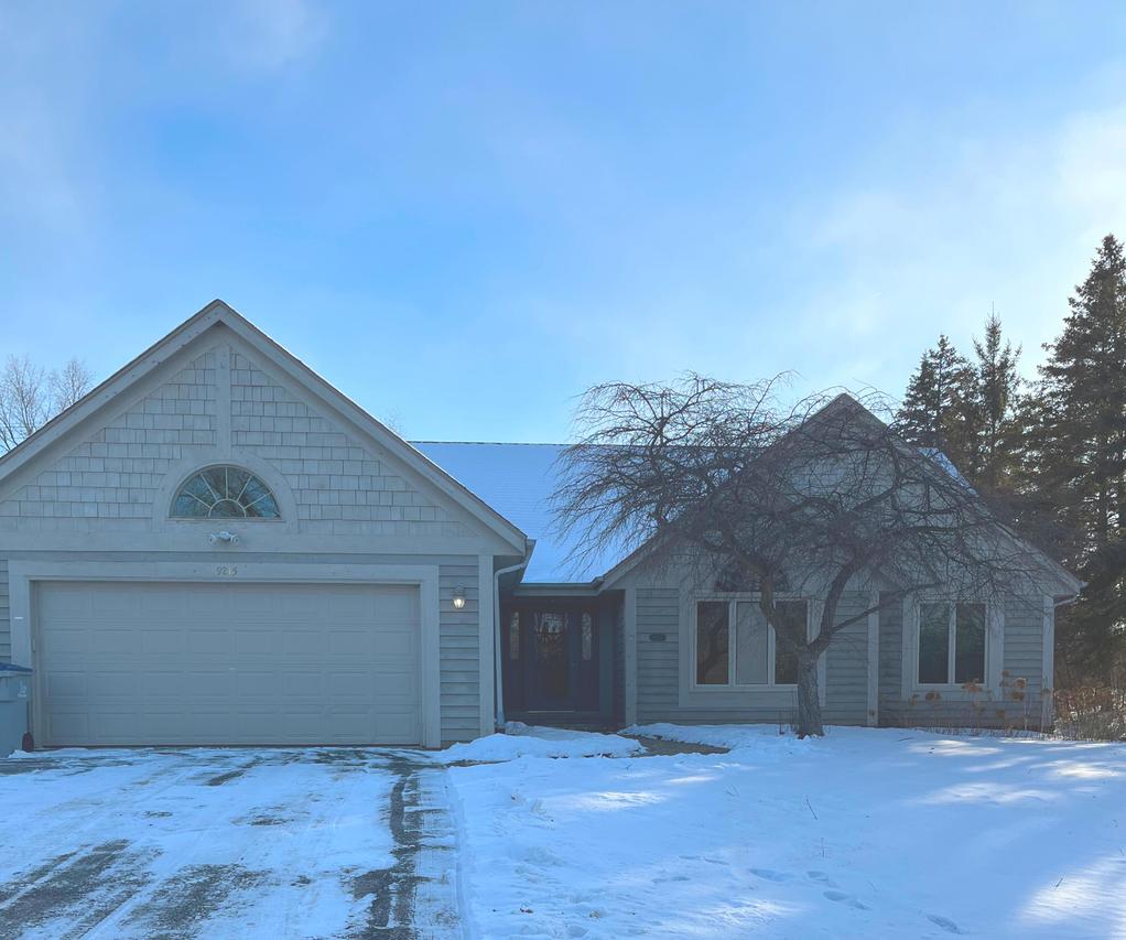 9215 W County Line Rd, Milwaukee, WI 53224