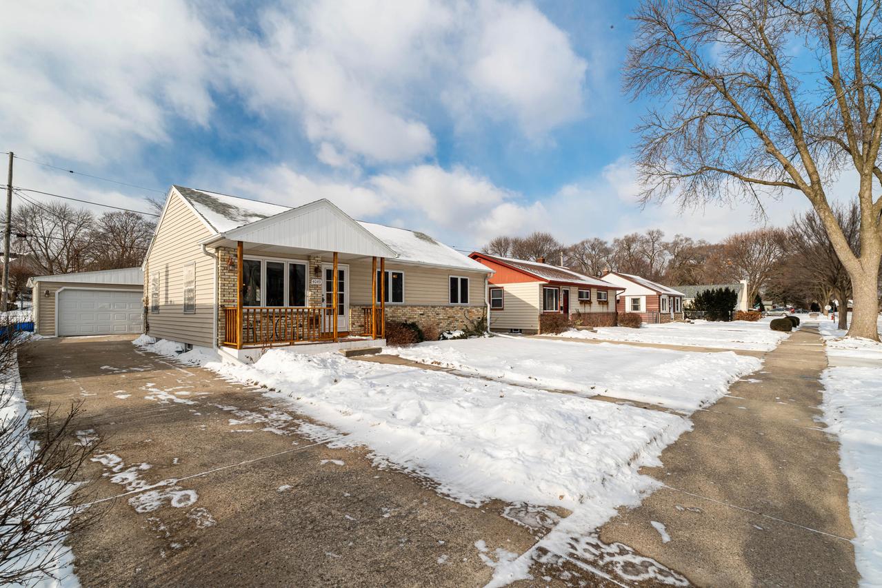 4049 S Hately Ave, Saint Francis, WI 53235