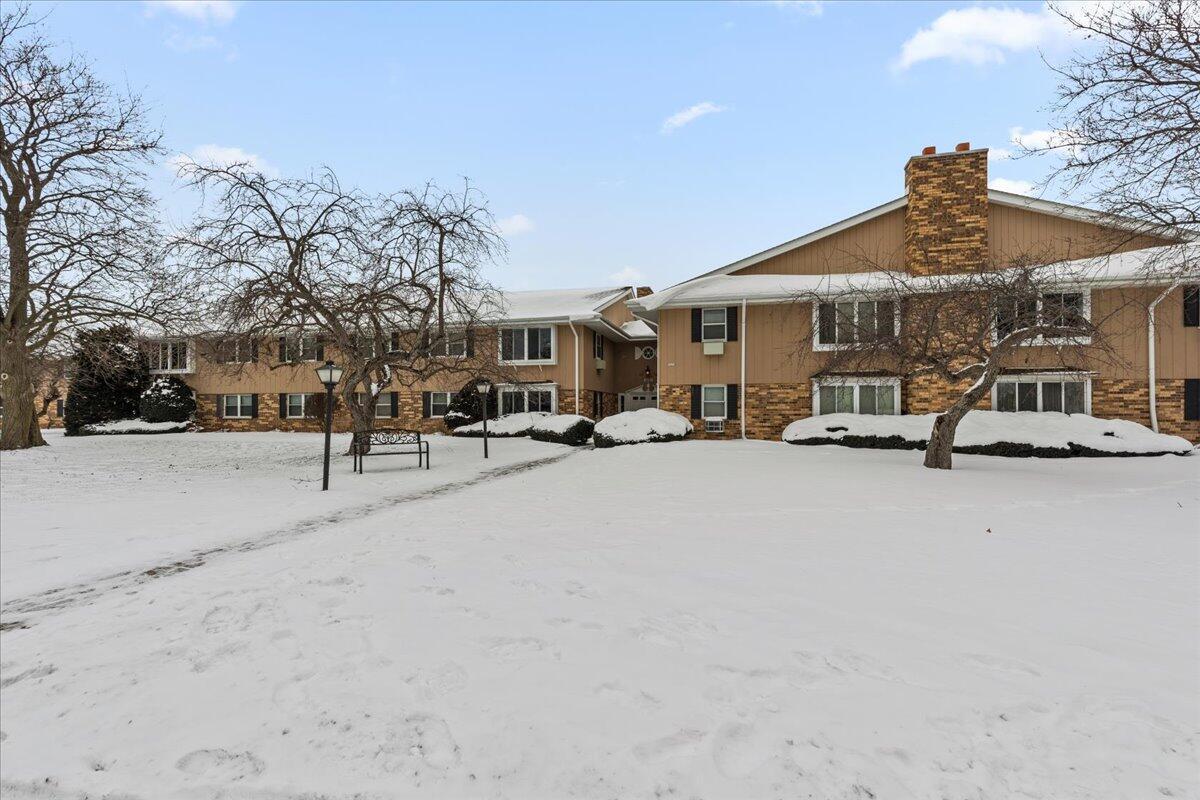 5625 W Brown Deer Rd #213, Brown Deer, WI 53223
