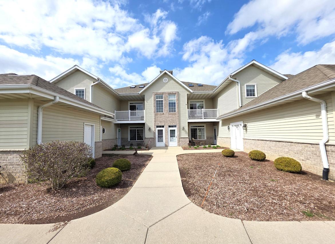 1620 Grey Fox Trl #D, Mukwonago, WI 53149