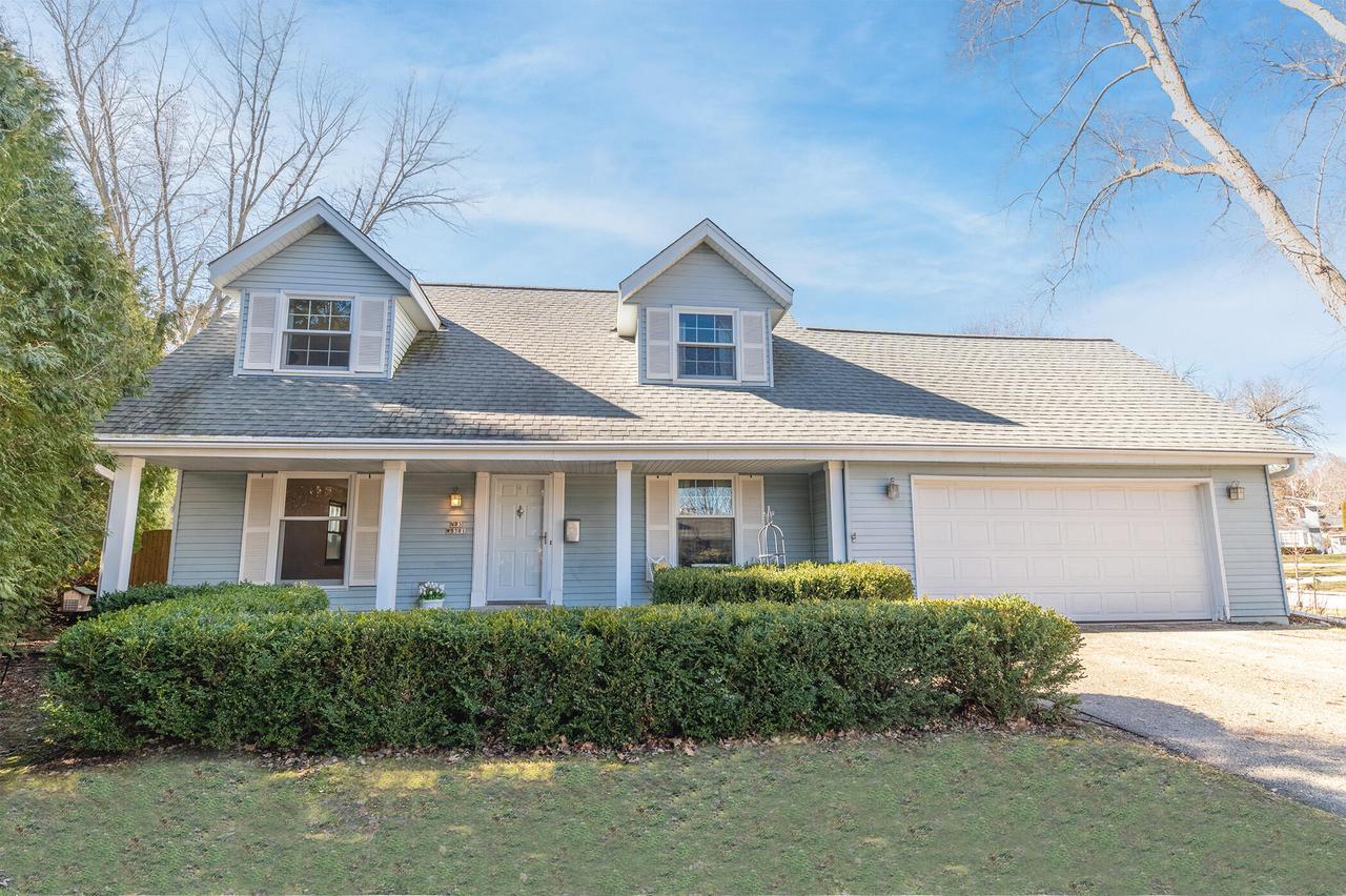 N73W5381 Georgetown Dr, Cedarburg, WI 53012