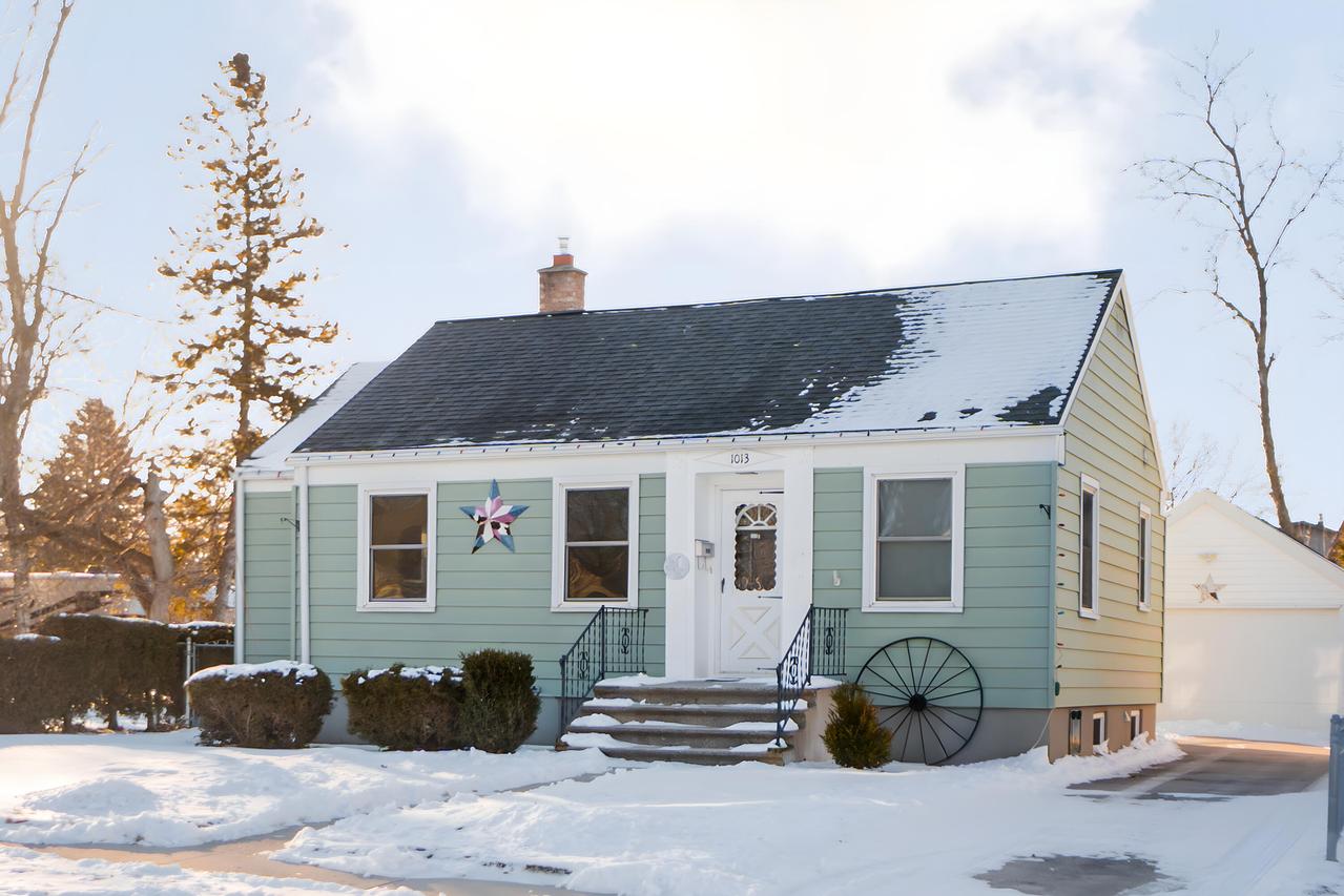 1013 28th St, Two Rivers, WI 54241