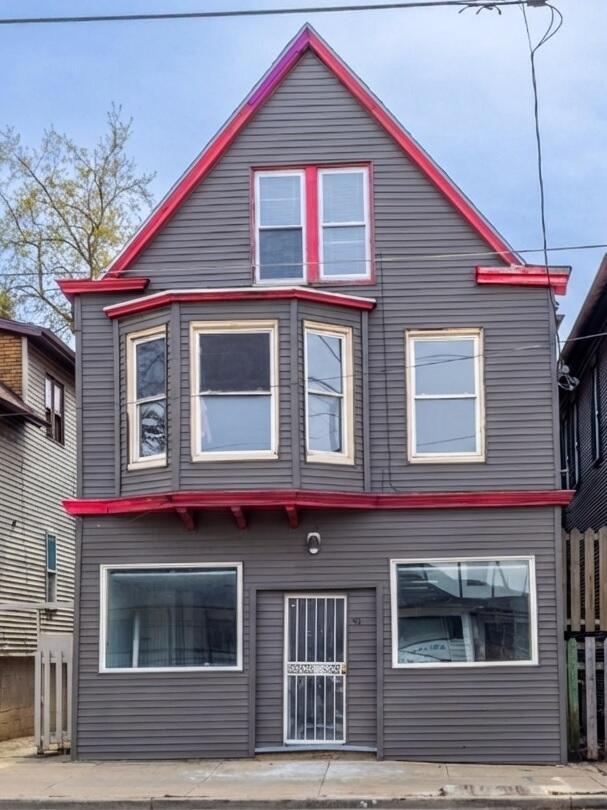 935 W Greenfield Ave, Milwaukee, WI 53204