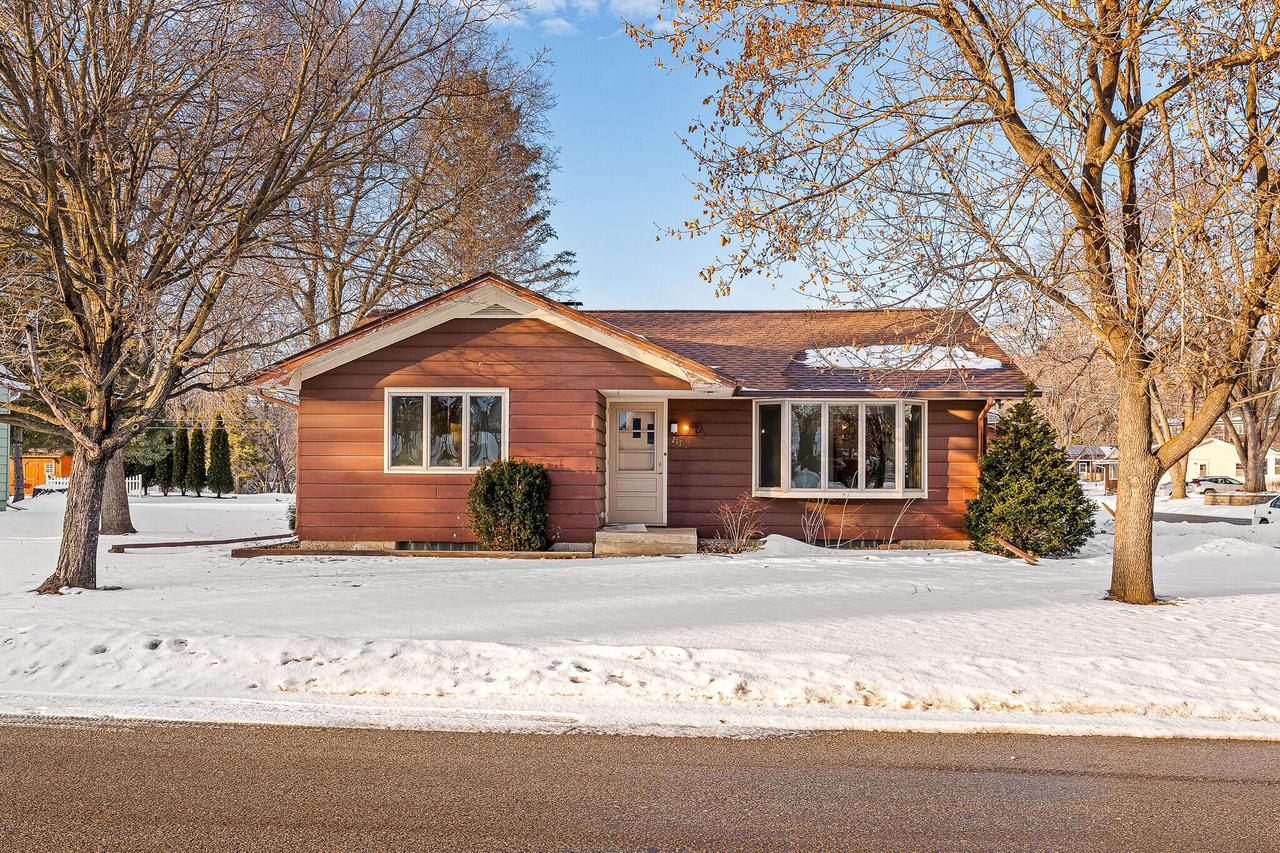 217 Lake St, Holmen, WI 54636