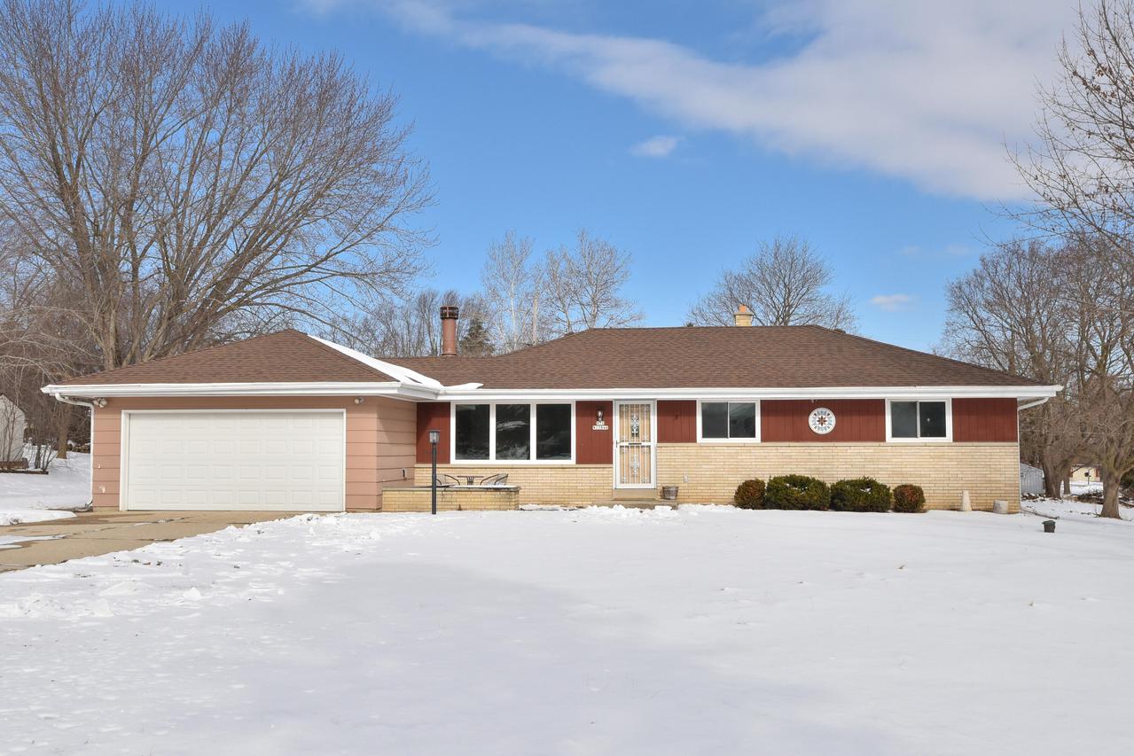 N70W13848 Brentwood Dr, Menomonee Falls, WI 53051