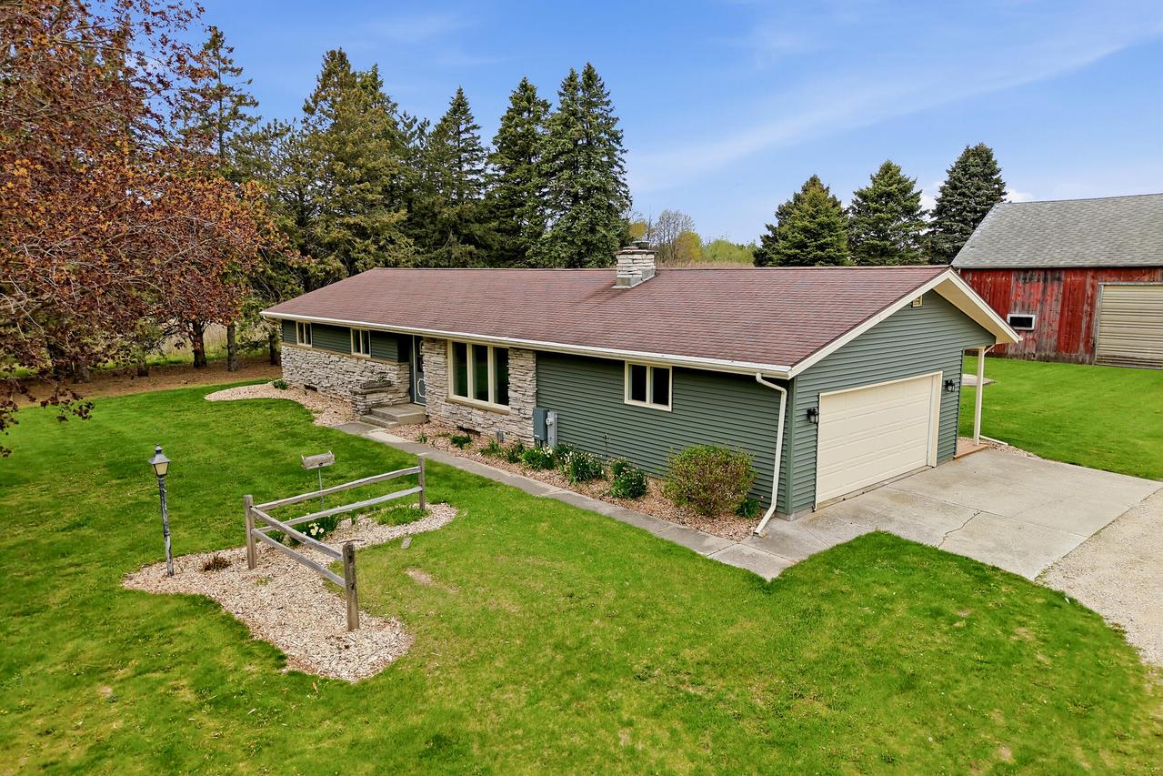 W2276 Ourtown Rd, Lima, WI 53085