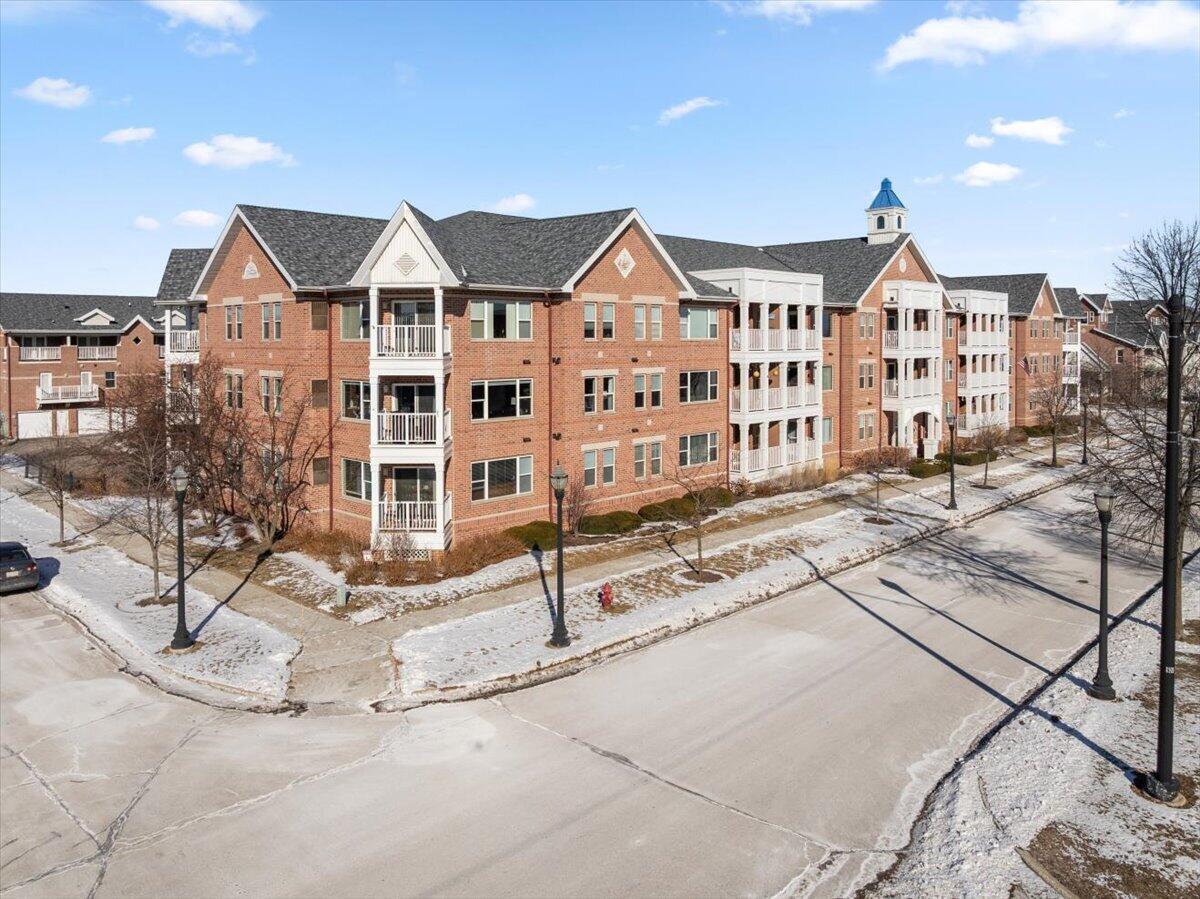 316 56th St #207, Kenosha, WI 53140