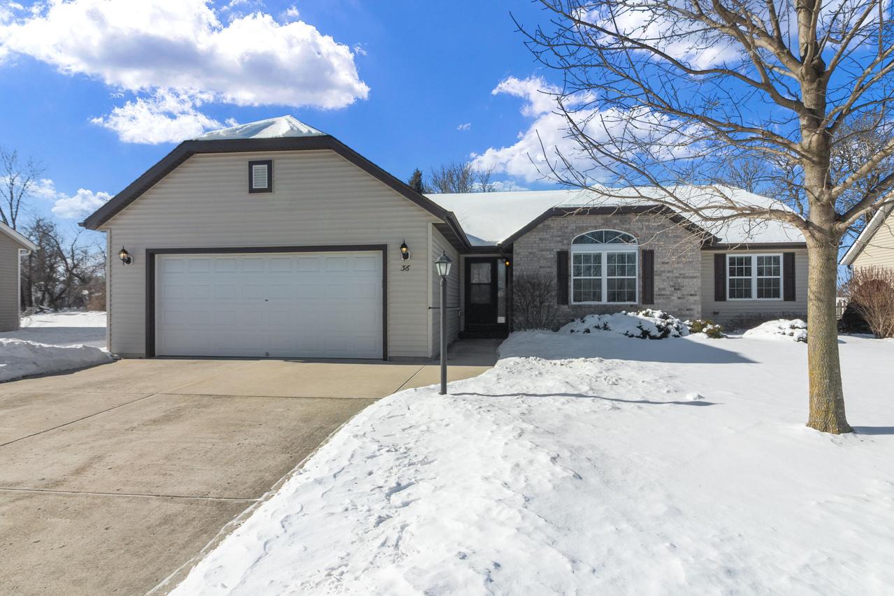 36 W Sedgemeadow St, Elkhorn, WI 53121