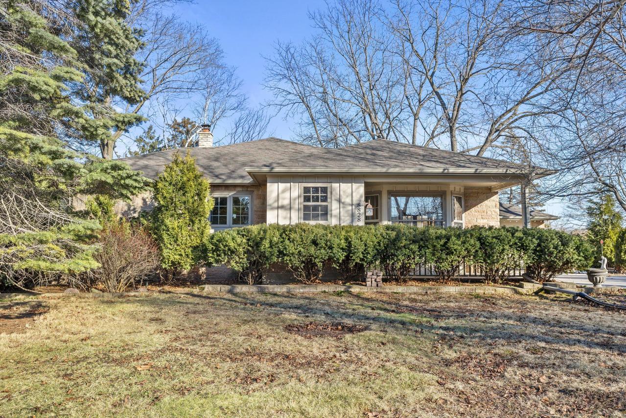 8828 N Navajo Rd, Bayside, WI 53217