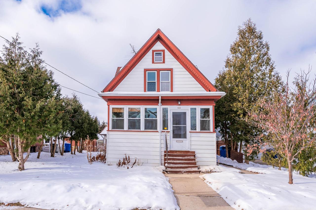 616 Park St, Watertown, WI 53098