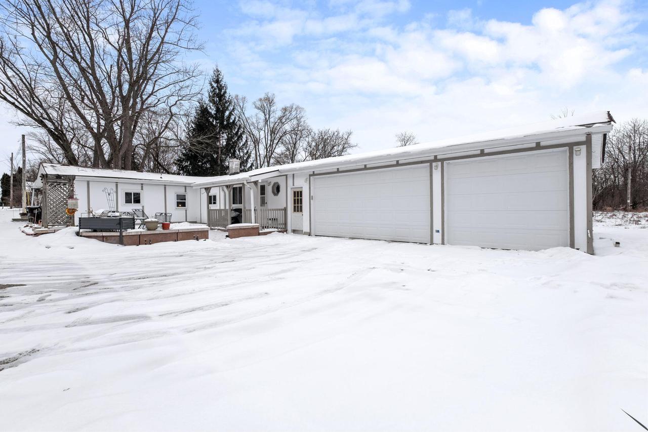 6151 S Miller Ln, New Berlin, WI 53146
