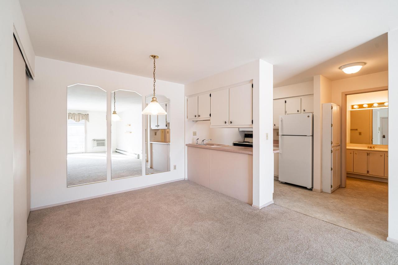 8530 W Waterford Ave #5, Greenfield, WI 53228