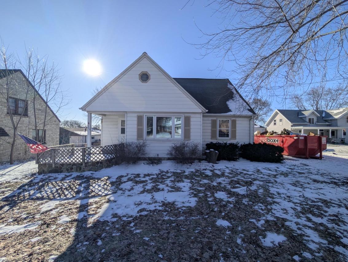 809 Fredonia Ave., Fredonia, WI 53021
