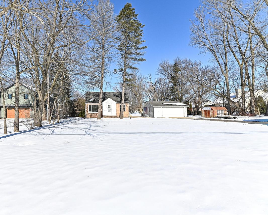 S77W15886 Woods Rd, Muskego, WI 53150