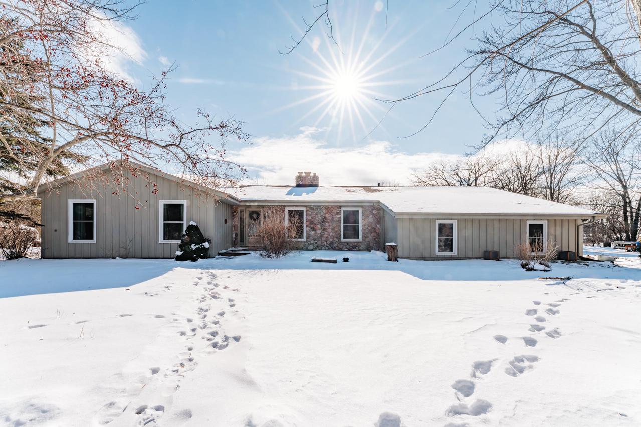 N69W27233 Hickory Chasm Dr, Lisbon, WI 53089