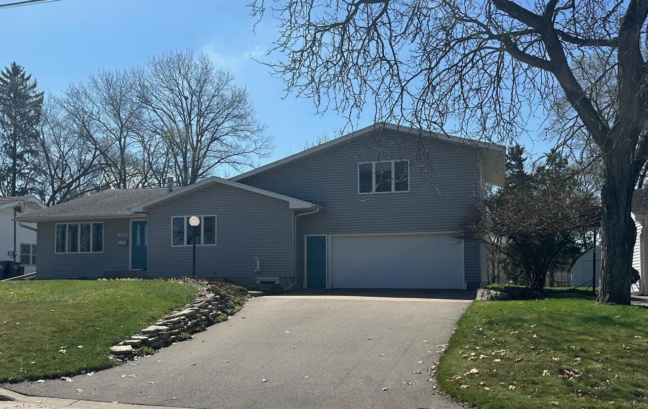 1014 Green Bay St, Onalaska, WI 54650